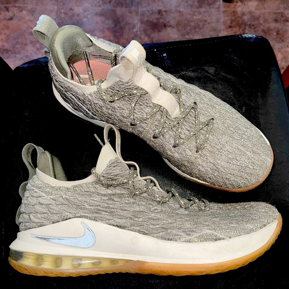 NIKE LEBRON 15